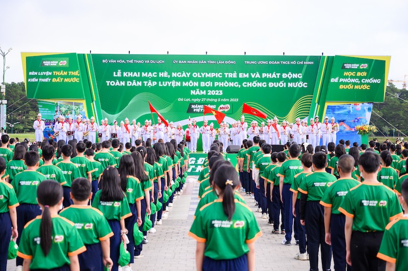 le-khai-mac-he-ngay-olympic-tre-em-va-phat-dong-toan-dan-tap-luyen-mon-boi-phong-chong-duoi-nuoc-nam-2023-vua-chinh-thuc-khai-mac-vao-sang-ngay-27-5-tai-quang-truong-lam-vien-tp-da-1-1685180934.jpg