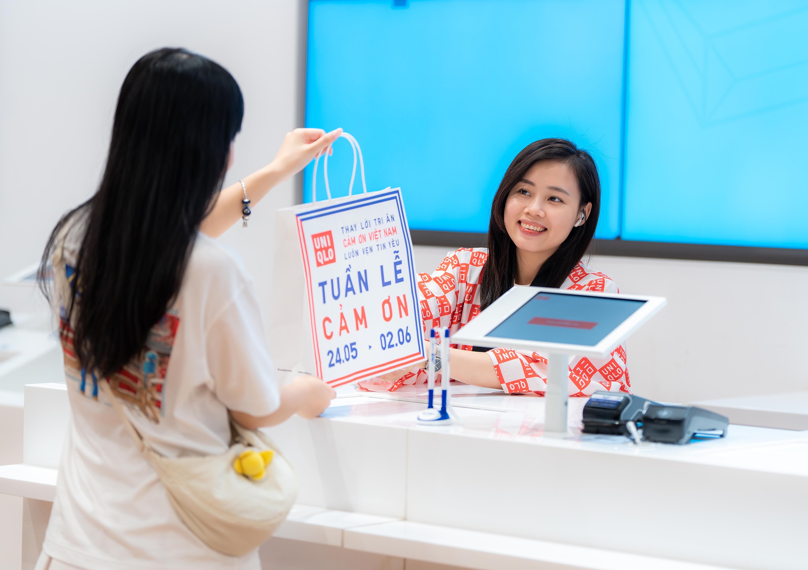 02-tuan-le-cam-on-la-su-kien-thuong-nien-cua-uniqlo-duoc-to-chuc-2-lan-trong-nam-1-1716287745.jpg