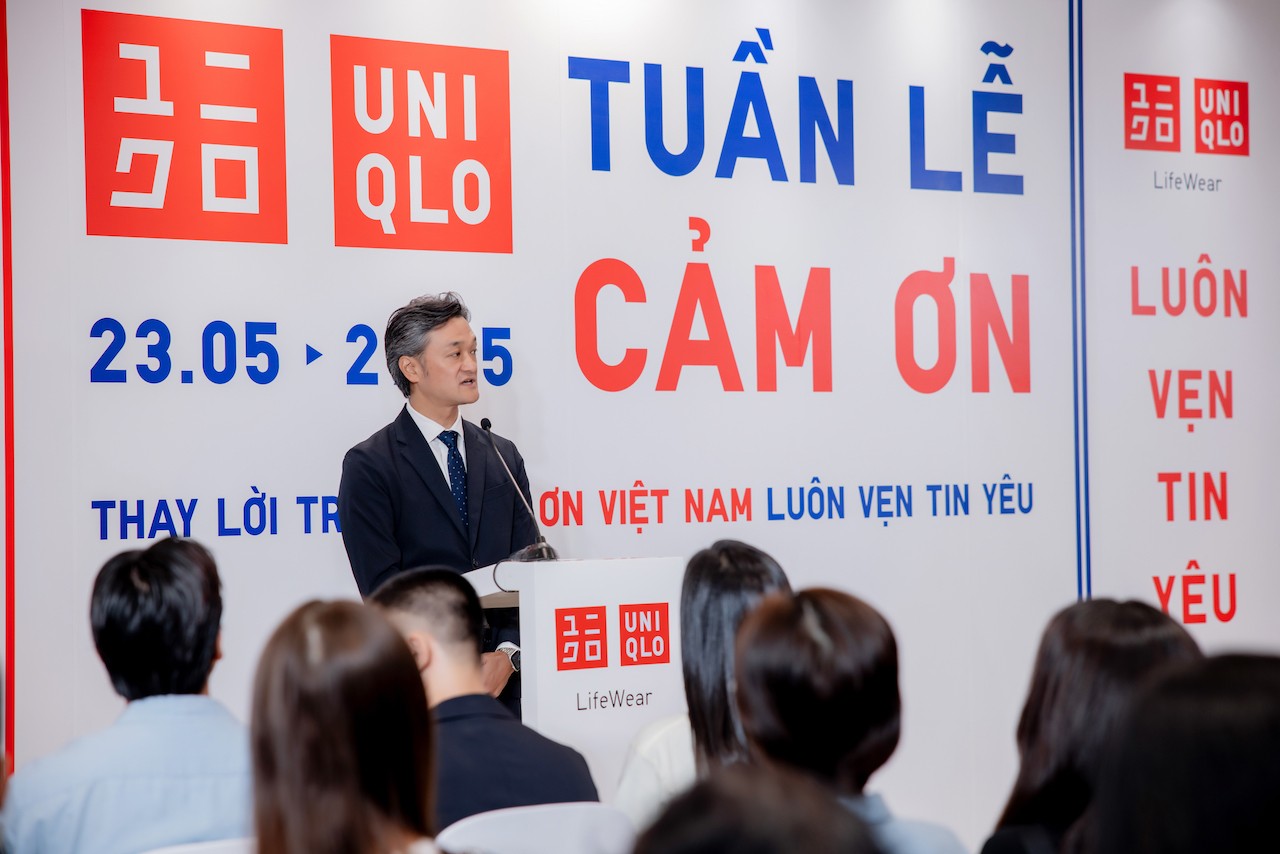 ong-akiyama-naoki-tong-giam-doc-uniqlo-viet-nam-1747829385.jpg
