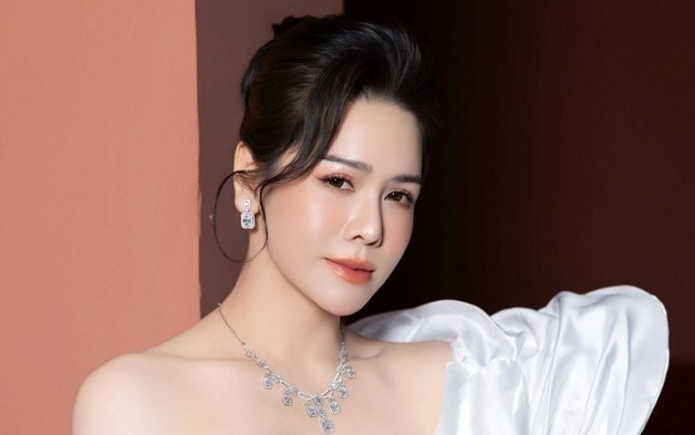 "Mẹ đơn thân giàu bậc nhất showbiz Việt": Tận hưởng cuộc sống bình yên, viên mãn bên các con trong căn biệt thự rộng 200m2