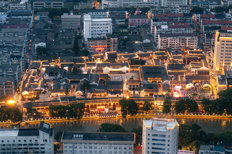 Phố cổ nép mình giữa lòng đô thị ở Trung Quốc