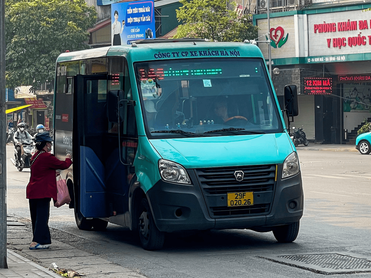 Đưa xe buýt cỡ nhỏ vào đường nhánh: Mở rộng độ phủ, tăng sức hút giao thông công cộng