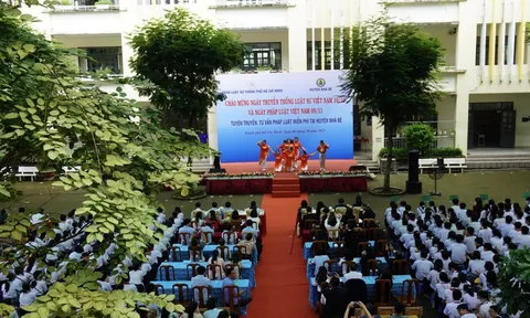 Tuyên truyền pháp luật cho học sinh huyện Nhà Bè