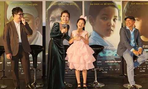 Việt Hương khóc khi ra mắt phim 'Ma da'