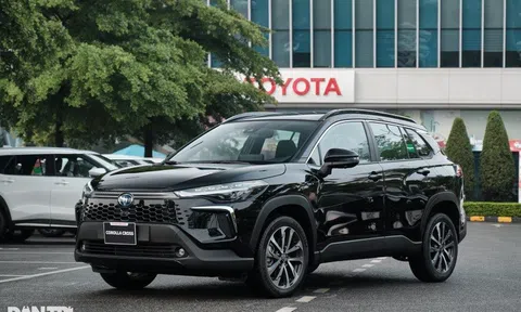 Áp lực từ các đối thủ, mẫu xe gầm cao của Toyota được giảm gần 50 triệu