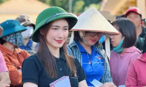 Ca sĩ Hoà Minzy ủng hộ 300 triệu đồng cho bà con vùng lũ Nghệ An
