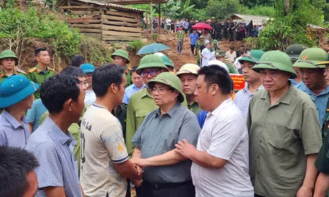 Thủ tướng tới Điện Biên, thăm hỏi người dân, chỉ đạo khắc phục hậu quả thiên tai