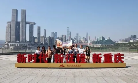 Truyền thông và nhiếp ảnh gia các nước thuộc BRI khám phá sự phát triển hiện đại của Trùng Khánh