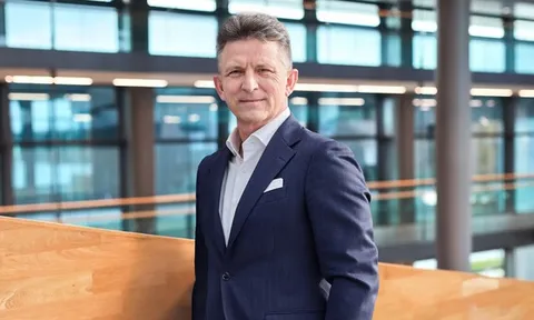 Thay đổi về cấp quản lý tại tesa: Tiến sĩ Kourosh Bahrami kế nhiệm Tiến sĩ Norman Goldberg