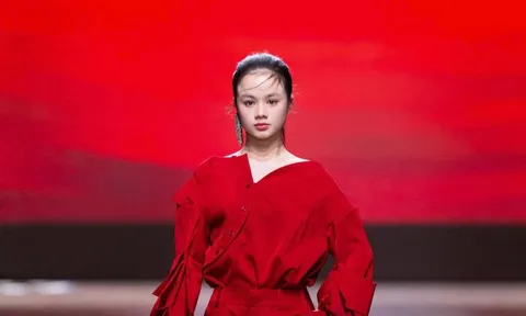 Mẫu Teen Maika Ngọc Khánh sải bước tại tuần lễ thời trang Milan Fashion Week 2025