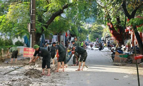 Xúc động hình ảnh chiến sĩ Công an Quảng Trị làm nhiệm vụ đặc biệt tại Huế