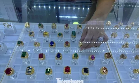 Loạt tiệm vàng ở TPHCM bị 'sờ gáy'