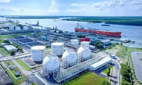 GAS ngược dòng tăng trần giữa phiên 'đỏ lửa', hé lộ loạt hợp đồng nghìn tỷ vừa ký kết