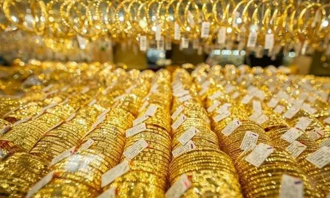 Giá vàng biến động mạnh, chuyên gia cảnh báo về thời điểm “dừng cuộc chơi”