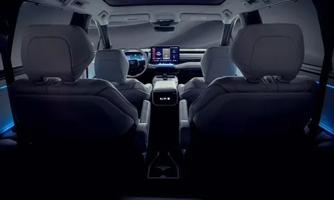 Toyota hé lộ hình ảnh nội thất mẫu SUV cỡ lớn sắp ra mắt