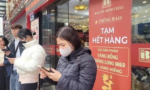 Đổ xô xếp hàng mua vàng, bạc