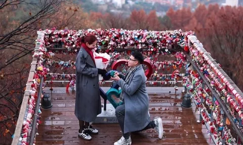 Cầu thủ Đức Huy và bạn gái sắp về chung một nhà, nhan sắc "đằng gái" khiến nhiều người bất ngờ