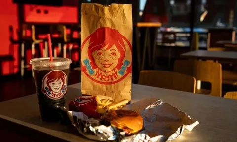 Một chuỗi nhà hàng phải đóng cửa hàng trăm điểm bán để cứu vãn doanh số chạm đáy