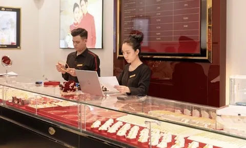 Sáng mùng 1 Tết, giá vàng miếng SJC và vàng nhẫn tiếp tục giảm sâu