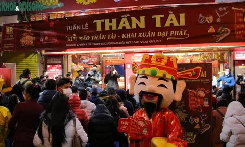 Chưa đến Vía Thần Tài, vì sao hàng loạt công ty vàng bạc đã đua nhau khai trương từ mùng 4 Tết ?