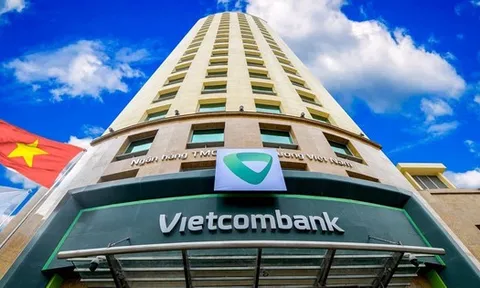 Giám đốc Khối Dữ liệu Vietcombank vừa mua khớp lệnh cổ phiếu VCB, thành viên HĐQT cũng đăng ký mua