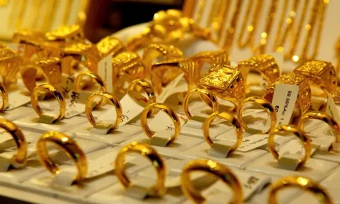 Cuối tuần (1/3): Giá vàng tăng trở lại nhưng nhà đầu tư vẫn quyết "ôm chặt", lo ngại biến động bất ngờ