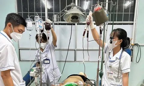 4 thầy thuốc Bệnh viện Đa khoa khu vực La Gi hiến máu cứu người giữa “giờ vàng” sinh tử