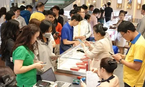 Chứng khoán, vàng, bạc biến động mạnh