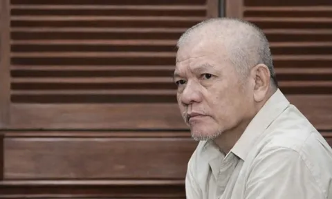 Chủ tiệm vàng ở TPHCM tổ chức vận chuyển trái phép hơn 18 triệu USD và 2 nghìn tỷ qua biên giới