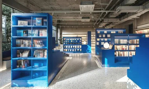 Màu xanh chủ đạo trong nhà sách thể thao đầu tiên ở Thượng Hải