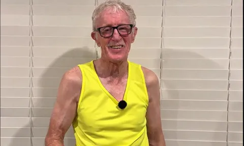 Cụ ông U80 lập kỷ lục Guinness với màn thử thách hơn 30 phút khiến cả thế giới kinh ngạc