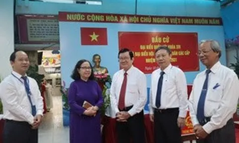Nguyên Chủ tịch nước Trương Tấn Sang cùng lãnh đạo và cử tri của Tp.HCM đi bầu cử