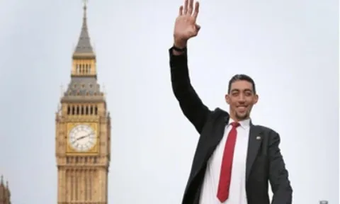 Người khổng lồ được Guinness ghi danh và nguồn cảm hứng cho những hoàn cảnh đặc biệt