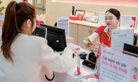 Nhà đầu tư rút khỏi vàng, đổ tiền sang ngân hàng và bất động sản