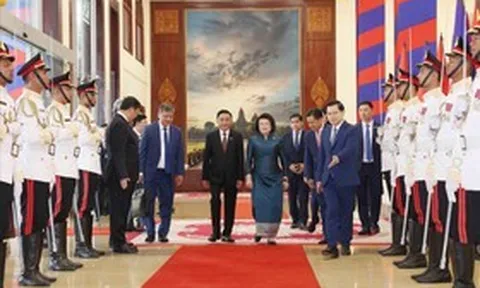 Lễ đón trọng thể Thường trực Ban Bí thư Trần Cẩm Tú thăm Campuchia