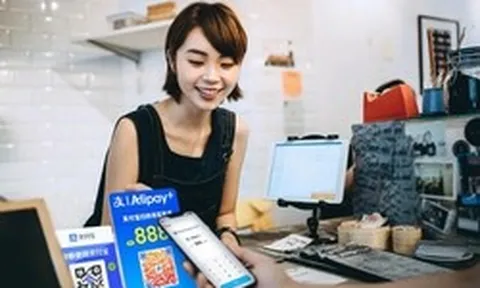 Lần đầu tại Việt Nam: Dùng app ngân hàng nội địa quét QR thanh toán khi du lịch Trung Quốc, Hàn Quốc, Singapore…