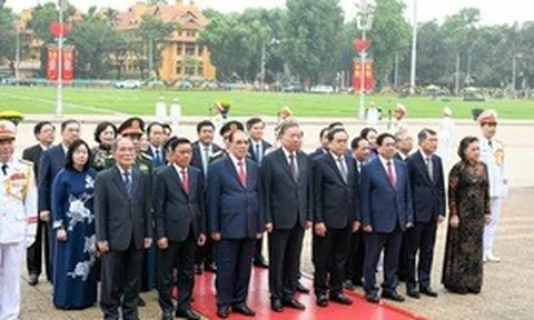 Lãnh đạo Đảng, Nhà nước vào Lăng viếng Chủ tịch Hồ Chí Minh nhân kỷ niệm 51 năm Ngày giải phóng miền Nam, thống nhất đất nước