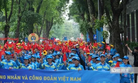 Hơn 1.000 người tham gia diễu hành kỷ niệm 140 năm Ngày Quốc tế Lao động