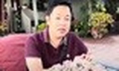 Quang Lê bị mẹ đơn thân từ chối thẳng: "Bỏ ý định đó đi! Cuộc đời anh còn quản không xong"