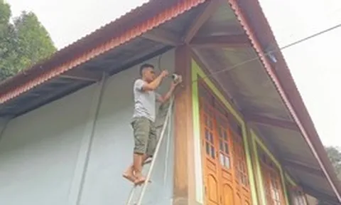 Ngày cuối nghỉ lễ thấy chồng hì hụi từ sáng sớm, tôi chưa kịp hỏi thì tá hỏa với chuyện mẹ tôi bí mật nhờ con rể
