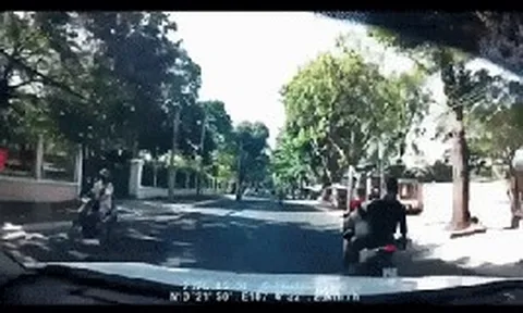 Clip nhóm thanh niên dùng nón bảo hiểm "táng" mạnh vào đầu khiến người đi đường ngã nhào: Bắt khẩn cấp 3 đối tượng