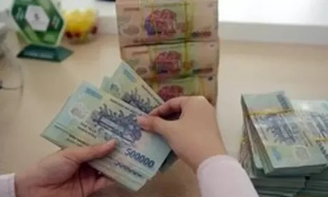 Bộ Tài chính thông tin việc không cấm trả lương trên 5 triệu bằng tiền mặt