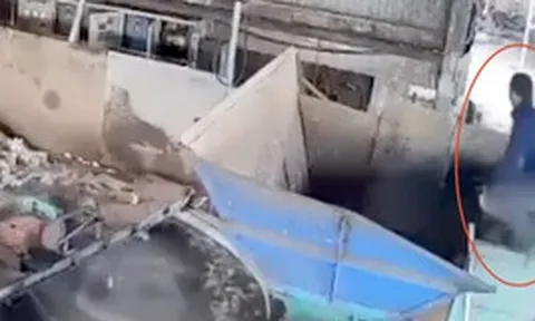 CLIP: Một công nhân bị cuốn vào máy xay, tử vong thương tâm