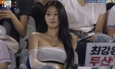 Xuất hiện hot girl "nữ thần" tại sân vận động, CĐM truy lùng danh tính rồi phát hiện sự thật gây lạnh gáy