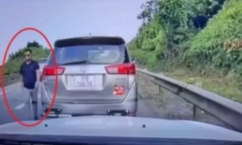 Tài xế chặn ô tô trên cao tốc Nội Bài - Lào Cai, chửi bới vì đối phương chạy chậm: Cái giá phải trả