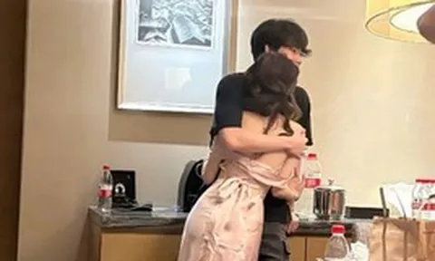 Mua quà cho em người yêu để lấy lòng, cô gái nhận được tin nhắn "Lần sau cháu không cần mua gì đâu"