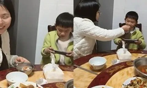 Con học lớp 3 vẫn ngồi chơi game để mẹ đút cơm: Mẹ yêu con kiểu này thì quá "ác độc" với đứa trẻ
