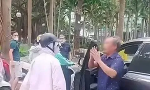 Vụ va chạm giao thông đang khiến cả MXH bức xúc: Chở theo con nhỏ mà người mẹ này đang làm cái gì thế này!