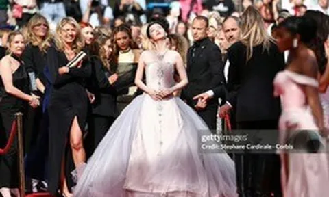 Bức ảnh xứng đáng phong thần của mỹ nhân đẹp chấn động thế gian ở Cannes