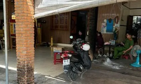 Gia đình phát hiện người đàn ông 65 tuổi tử vong với dao cắm trên người